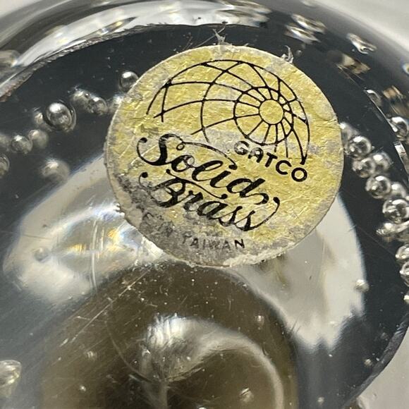 Vintage Gatco Controlled Bubble‎ Glass Apple Paperweight w/ Solid Brass - Picture 4 of 9
